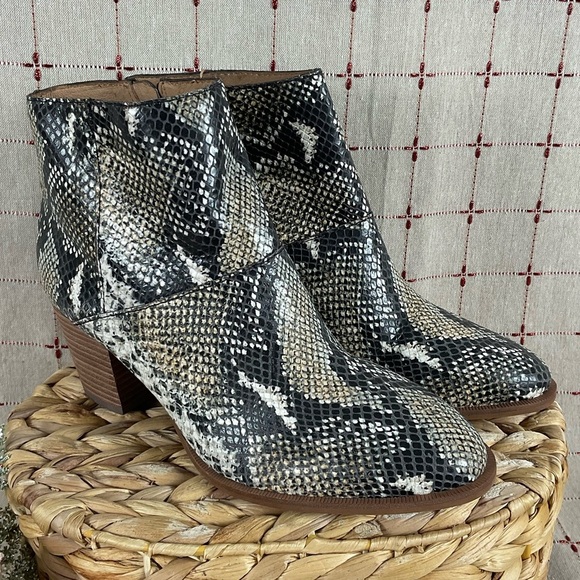 Madewell “The Rosie” Ankle Boot in Snake Embossed Leather MA435 Size 8 Bootie - Picture 2 of 7